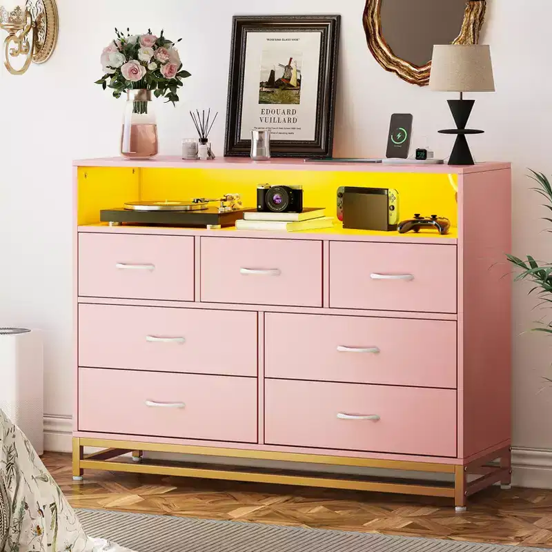 Dresser with 7 Drawers, Wooden Dresser with Led Lights Charging Station, Chest of Drawers with Capacity Storage for Bedroom, Living Room, Hallway